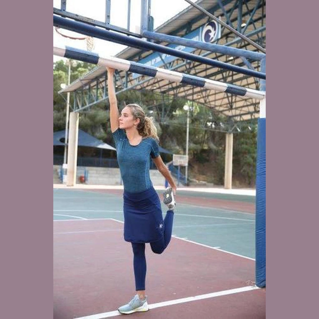 חצאית ספורט קצרה כחולה כהה